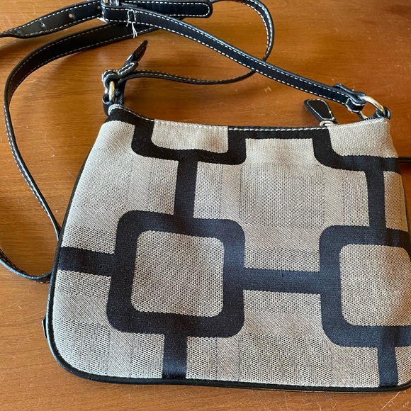 Nine West Crossbody purse in a brown/tan abstract pattern. - Picture 4 of 9